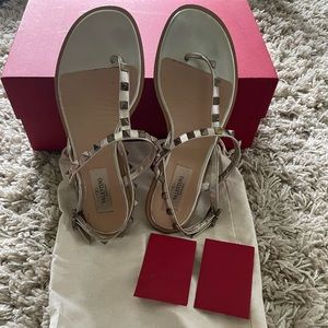 Valentino Rockstud thong sandal metallic